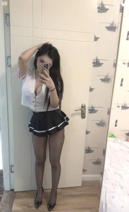 体验风骚美乳御姐 2