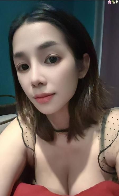 风骚服务大奶少妇小小 2