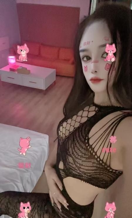 贴身艳舞调情笨女人 3