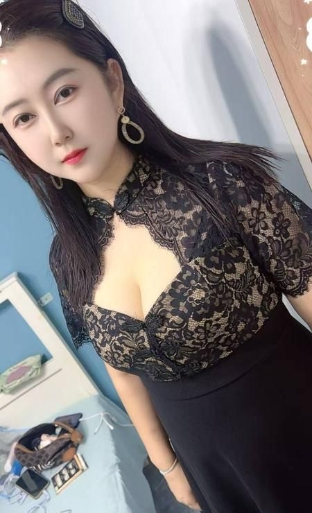 长腿巨乳雯雯少妇 4
