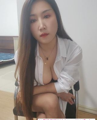 梅花园长发少妇