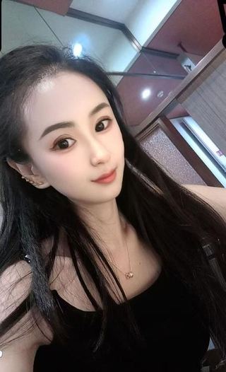 腰细臀圆的小骚逼