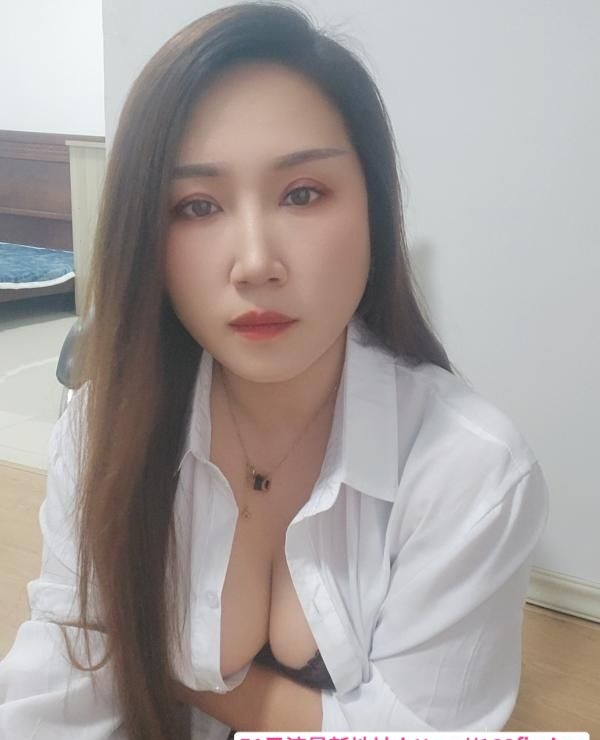梅花园长发少妇 2