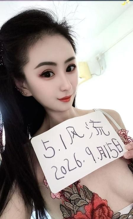 腰细臀圆的小骚逼 2
