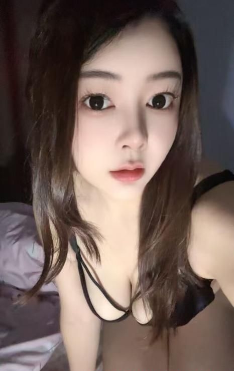 粉嫩美乳小骚妇 3