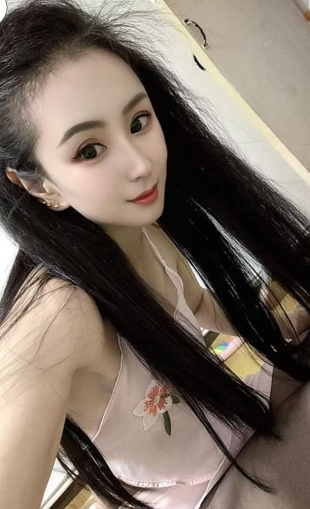 腰细臀圆的小骚逼 3