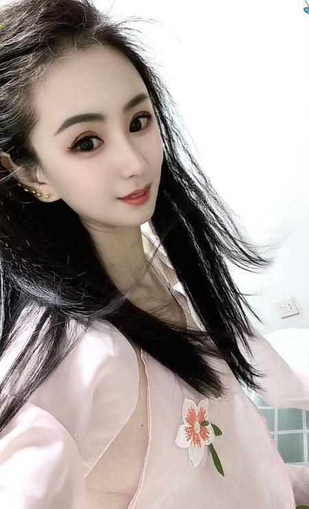 腰细臀圆的小骚逼 4