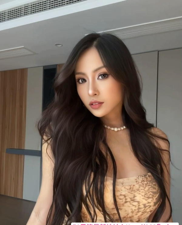 蜜桃臀爱健身的小姐姐 1