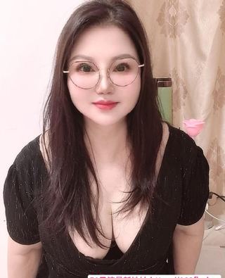  白云丰胸肥臀少妇