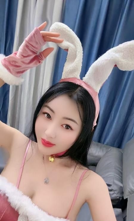 人妻露露 1