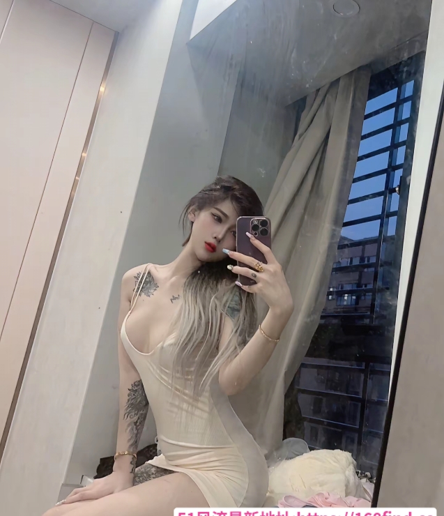 二刷青秀纹身妹 2