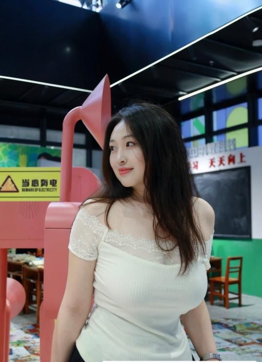 肉感大胸姐姐 2