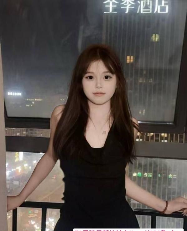 一线天精神小妹 1