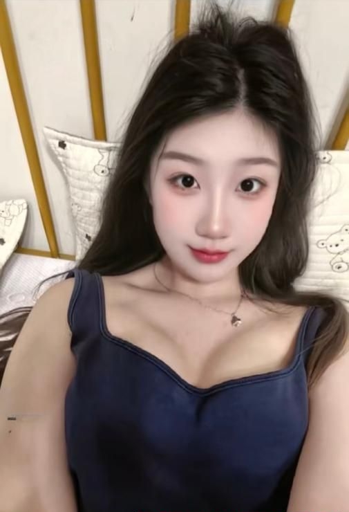 在校兼职嫩妹大长腿 3
