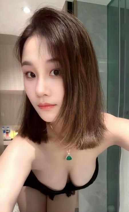 闵行翘臀大奶妹潇潇 1