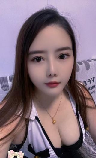 大胸服务小少妇
