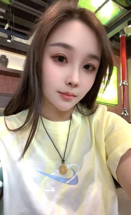 可舌吻骨感美女 1