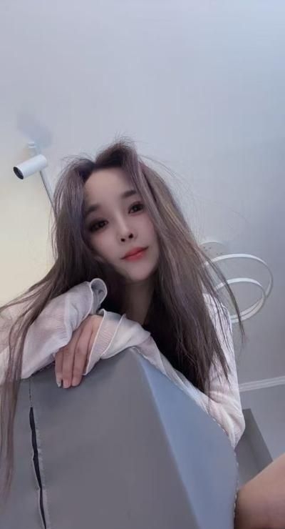 可舌吻骨感美女 2