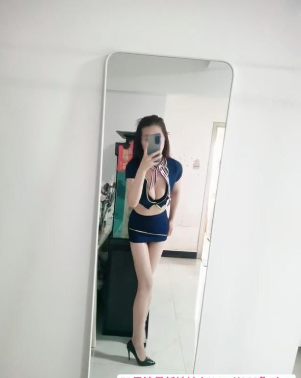 一线天制服诱惑 3