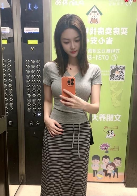 服务系深喉到底小少妇 1