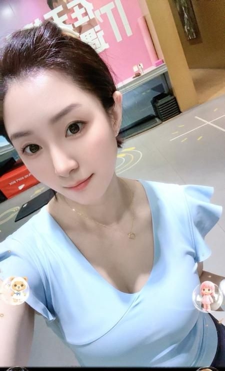女友般大胸美女 3