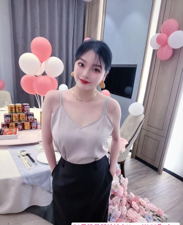 大胸虎牙妹文文 1