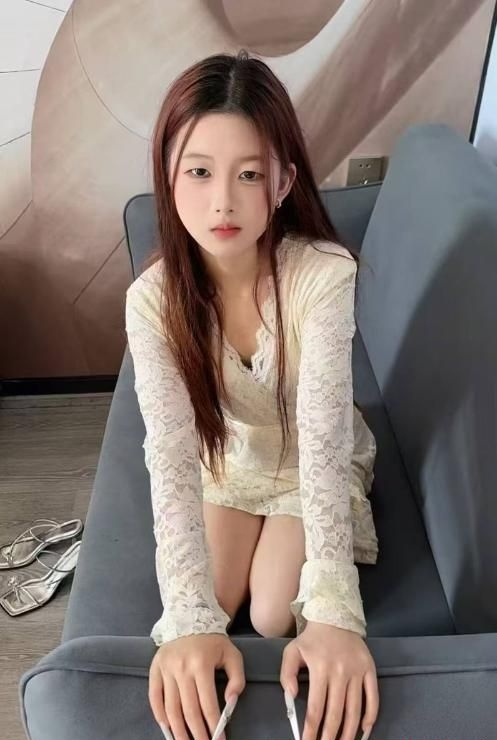 光谷苗条身材妹子 1