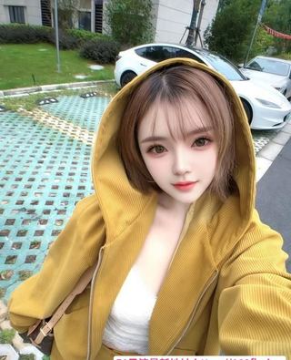 短发美胸白嫩兼职姐姐