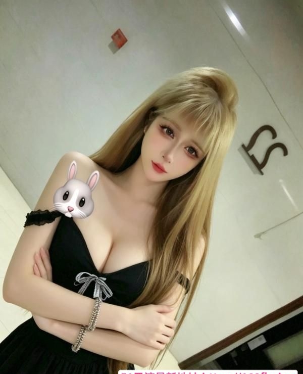 欧美范美乳卡戴珊 1