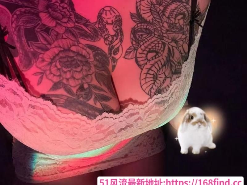 花奶纹身坦克小妹 2