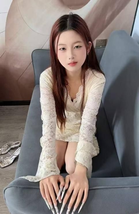 光谷苗条身材妹子 2