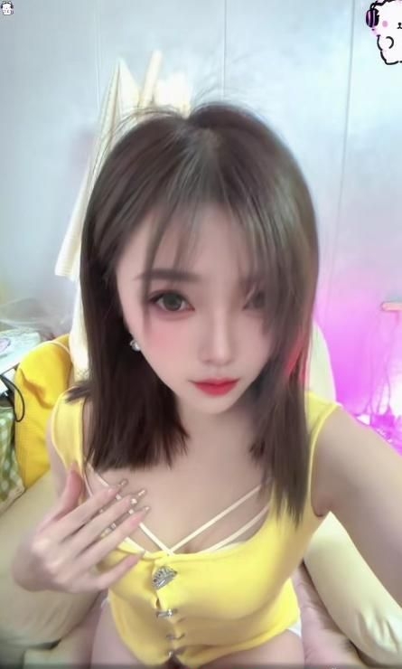 短发美胸白嫩兼职姐姐 2