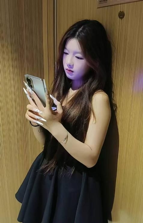 光谷苗条身材妹子 3