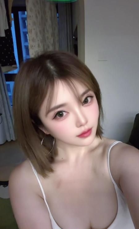 短发美胸白嫩兼职姐姐 3