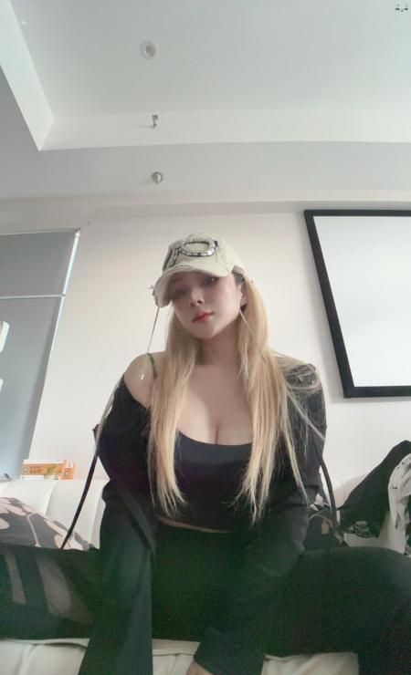个人居家中项口爆美女 4