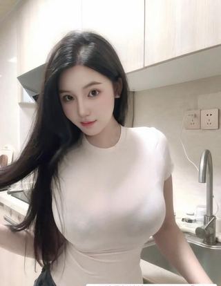 美乳翘臀娜娜