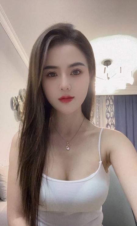 天河白胸肥臀御姐芸汐 2