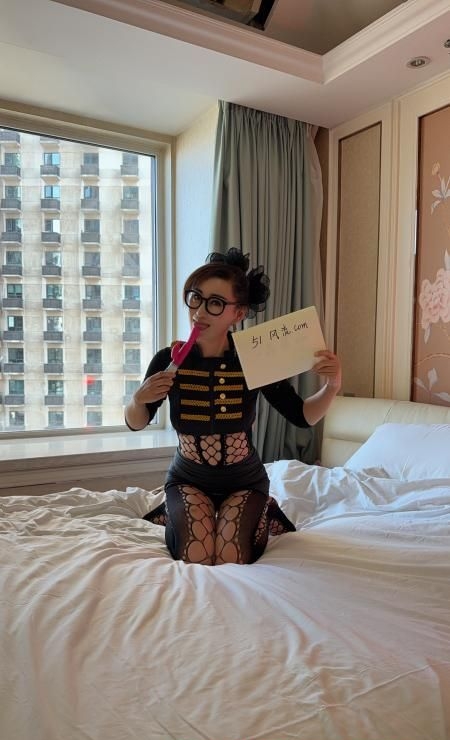 蝴蝶紧致骚安妮 3