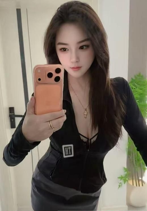 高颜值大奶骚妇 3