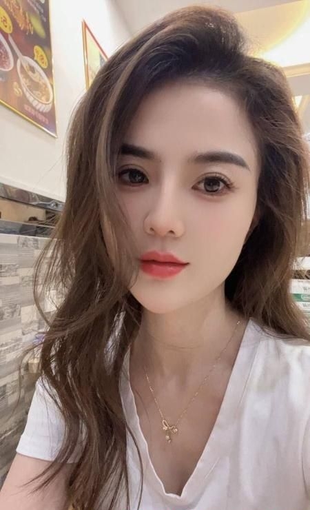 天河白胸肥臀御姐芸汐 3