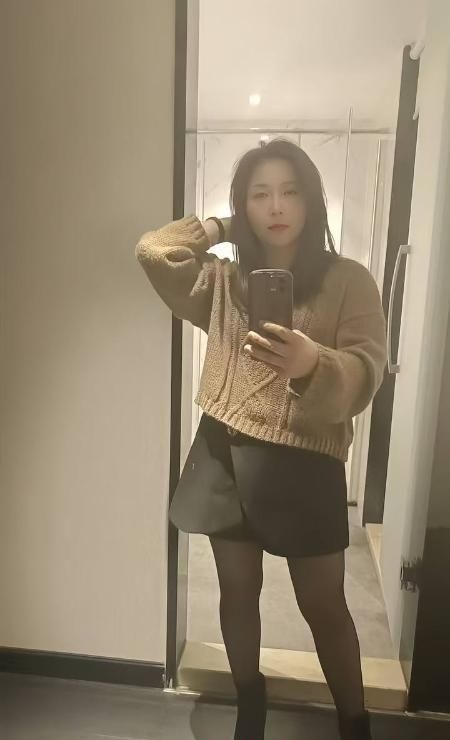 丰满黑丝骚少妇 3