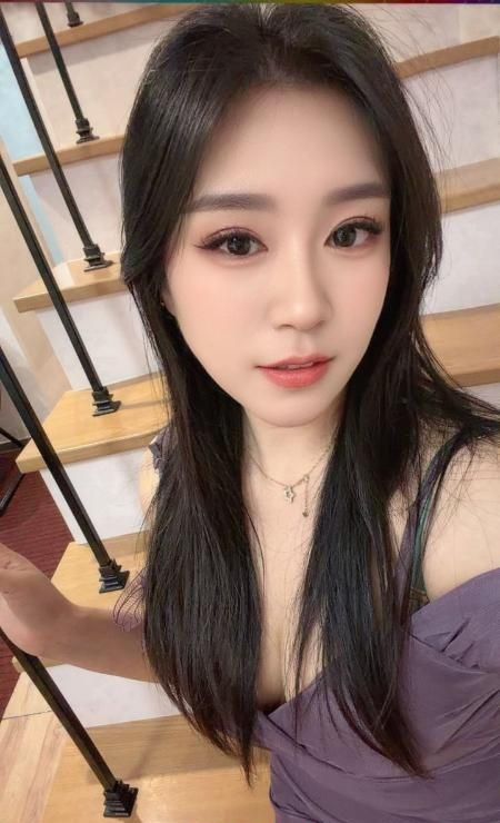 雨花舌吻大胸妹 4
