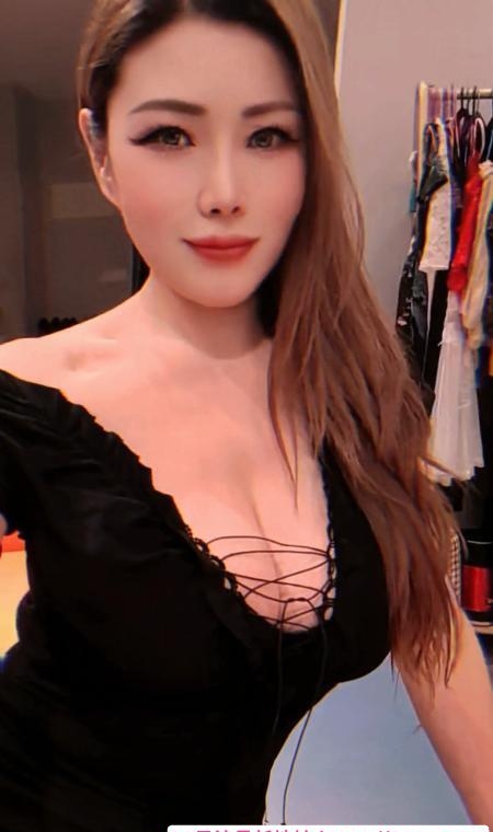 光谷韵味少妇红唇 1