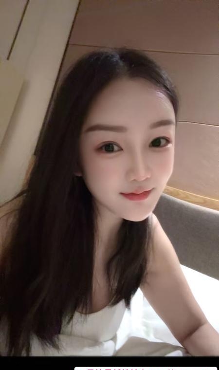 肤白腰细长腿依依 1