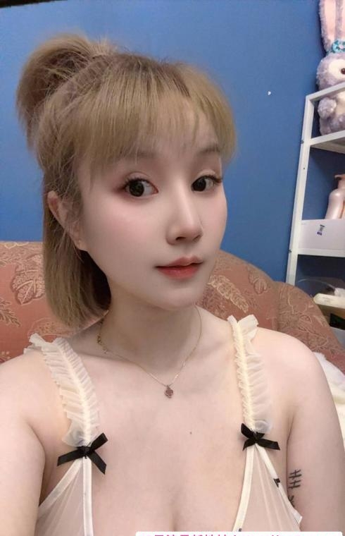服务系肤白波软妹子 1