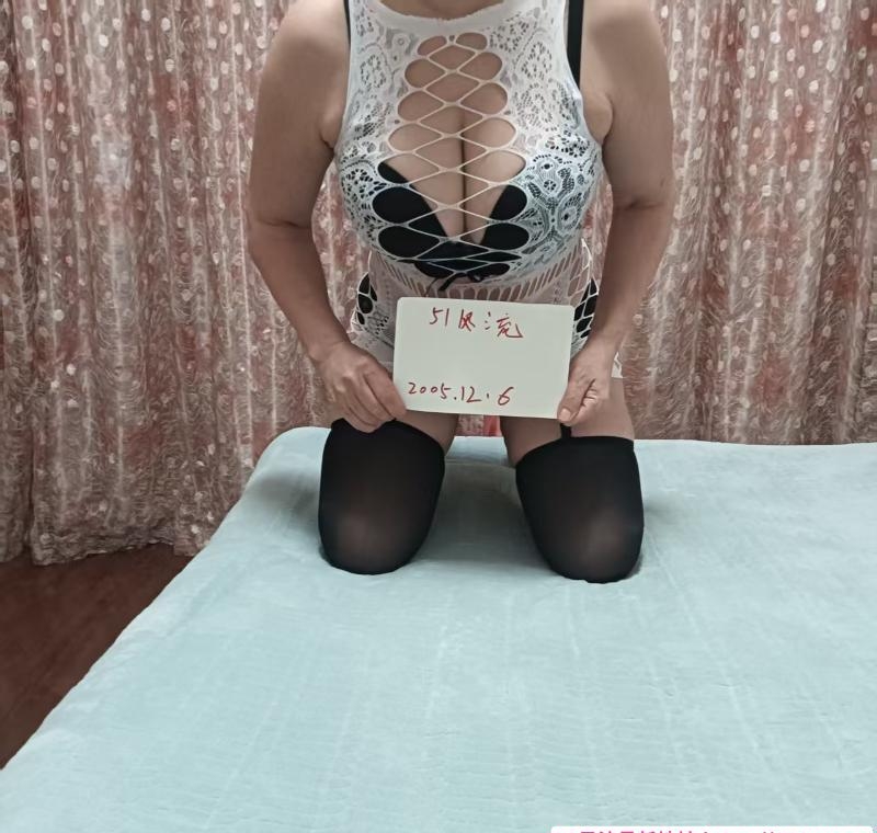 西湖大波丰满熟女 1