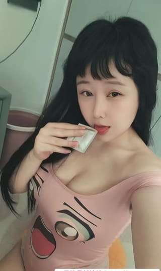 反食娃娃脸大奶少妇