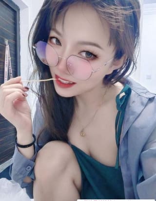 上城反差眼镜妹