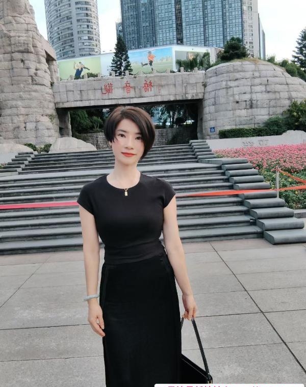 苗条少妇娜娜 1