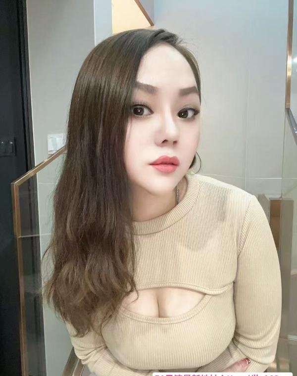 罗湖巨乳风骚少妇 1